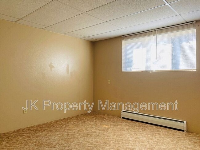 Building Photo - 1401-142B 2b St S