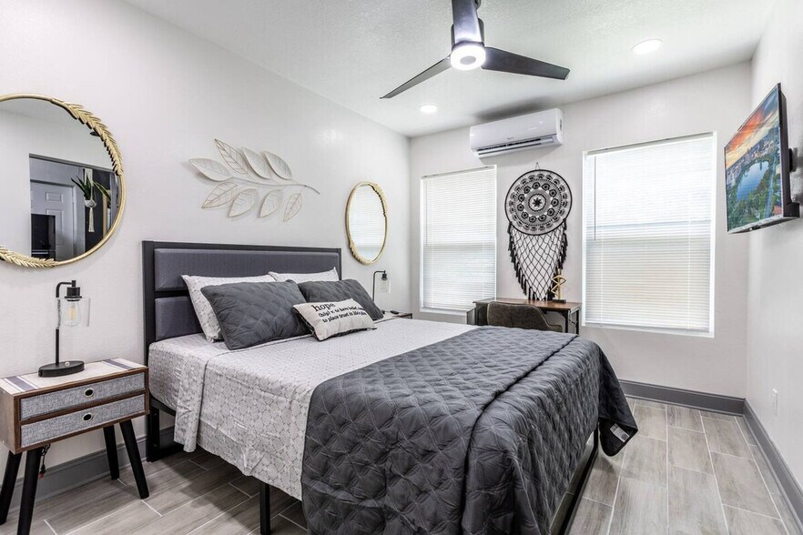 Building Photo - 5343 Hermosa St