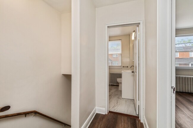 Building Photo - 2915 Oakford Ave