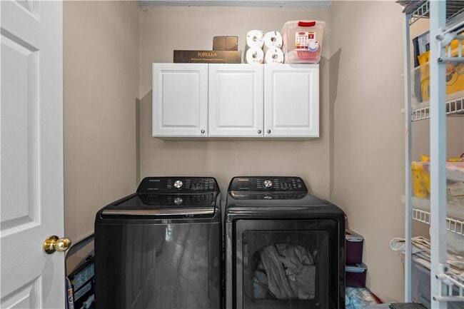 Building Photo - 38 Roxbury Ln