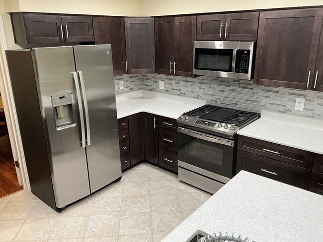 Building Photo - 129 Splitrock Ln