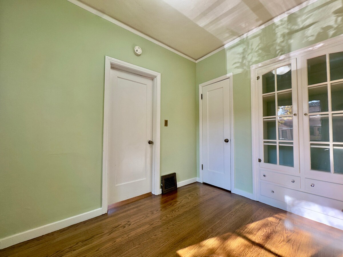 Building Photo - 1645 Scenic Ave