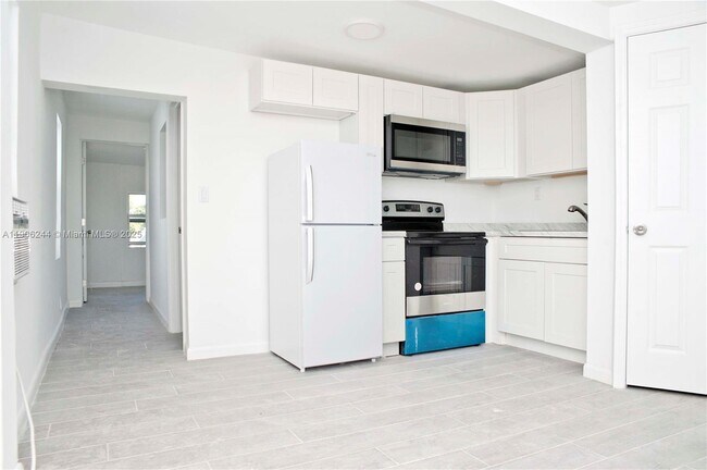 Primary Photo - 1323 N Federal Hwy