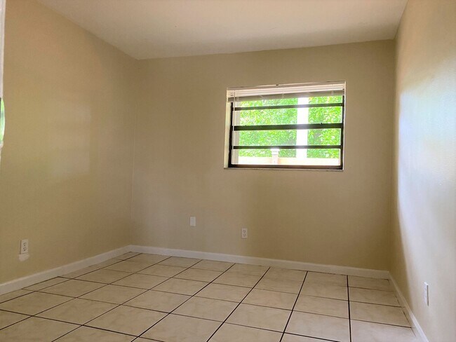 Building Photo - 4051 SW 23rd St