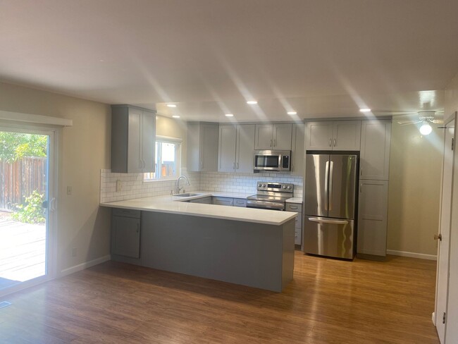 Building Photo - Quiet Sunnyvale Home