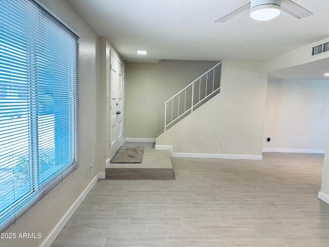 Building Photo - 2034 W Elm St