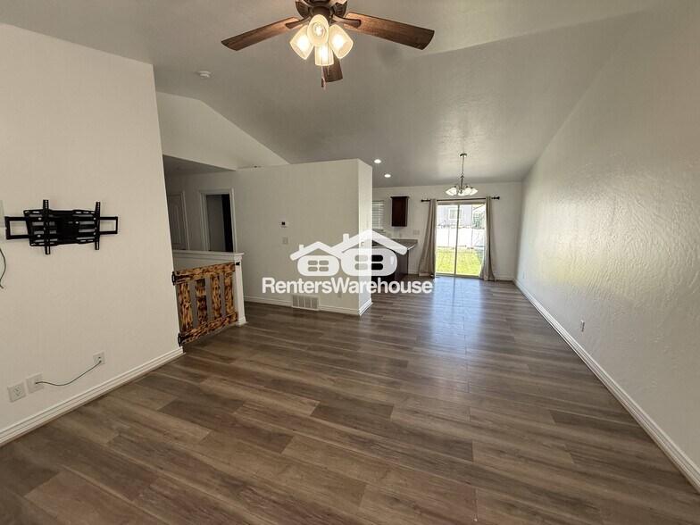 Building Photo - 1347 Skip St