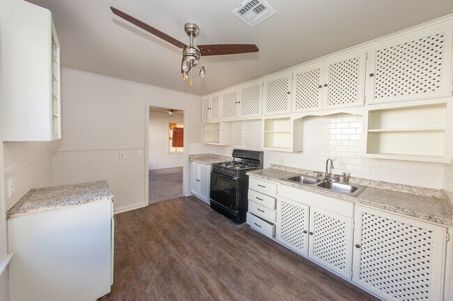 Building Photo - 1424 N Trenton Ave