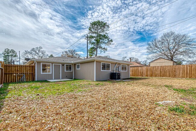 Building Photo - 8619 Valley Meadow Dr