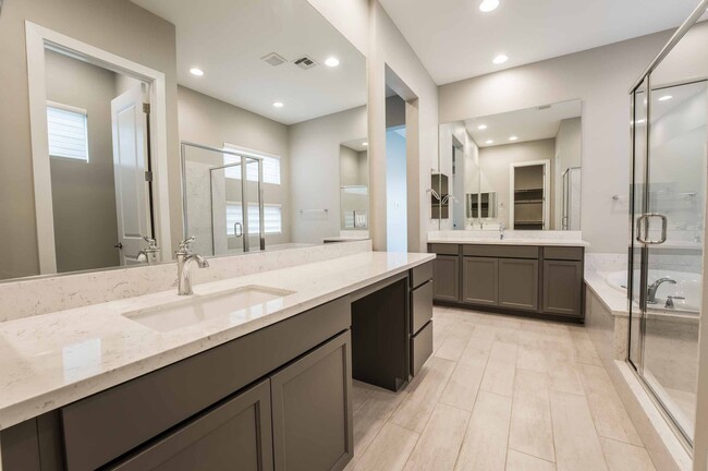 Building Photo - Stunning 3 Bedroom One Story home in Summe...
