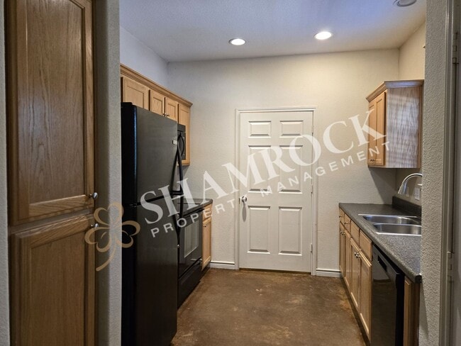 Building Photo - 826 Chambers Creek Cir