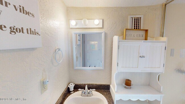 Building Photo - 231 W 10th St