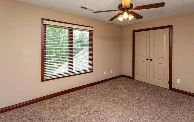 Building Photo - 8700 Wooded Point Dr