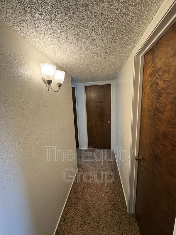 Building Photo - 2516 S Memory St
