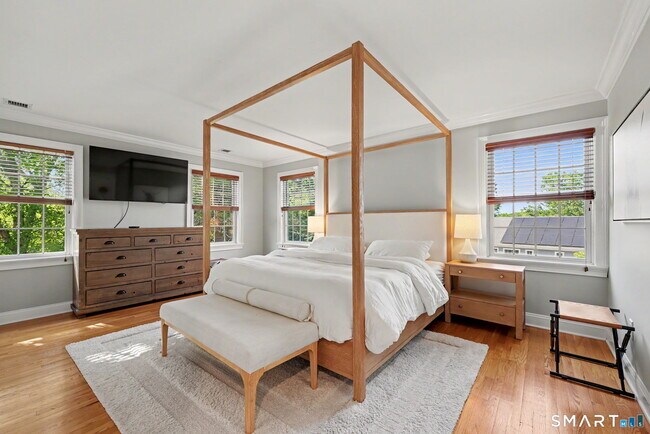 Building Photo - 4 Sickle Bar Ln