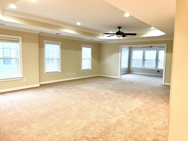Building Photo - Beautifully Maintained Home in the Heart o...