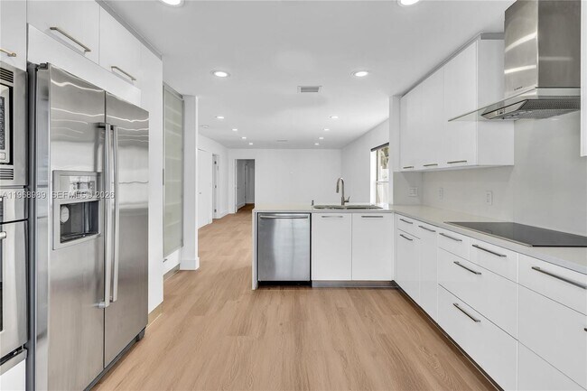 Building Photo - 4917 SW 32nd Way