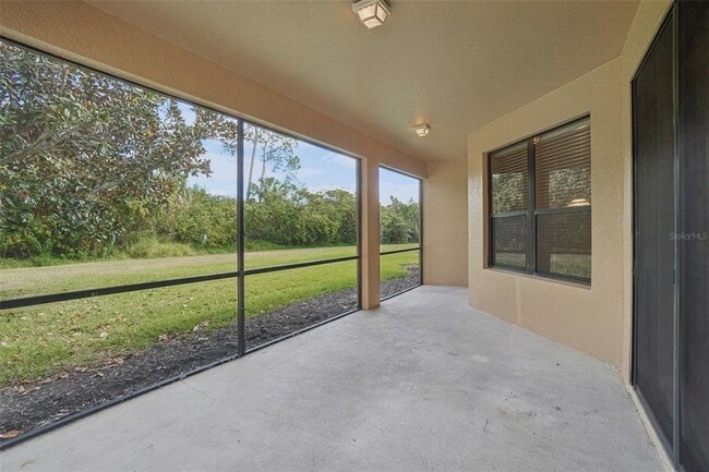 Building Photo - 127 Silver Falls Dr