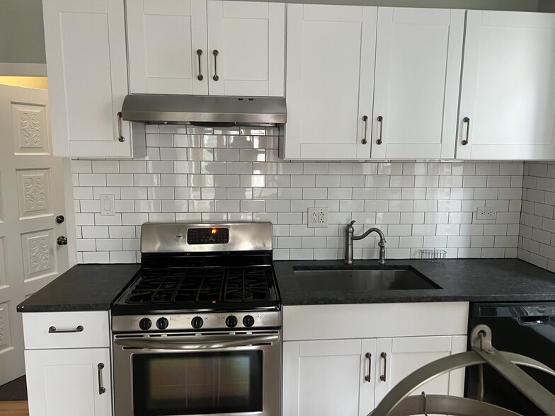 Kitchen - 1235 N Marion Ct