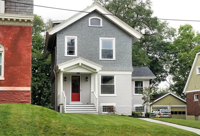 Building Photo - Modern Upgrades in Clifton