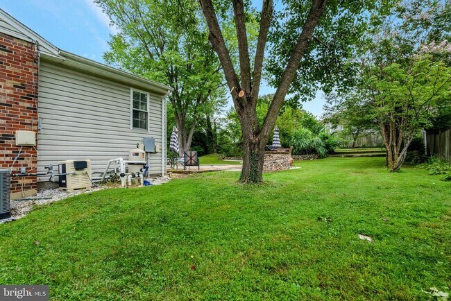 Building Photo - 4213 University Dr