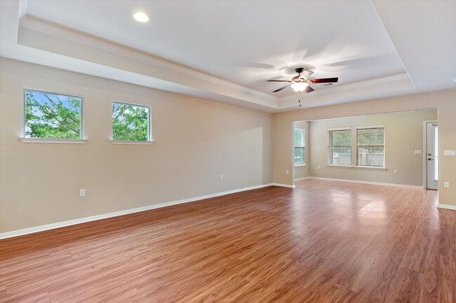 Building Photo - 510 Holiday Creek Ln