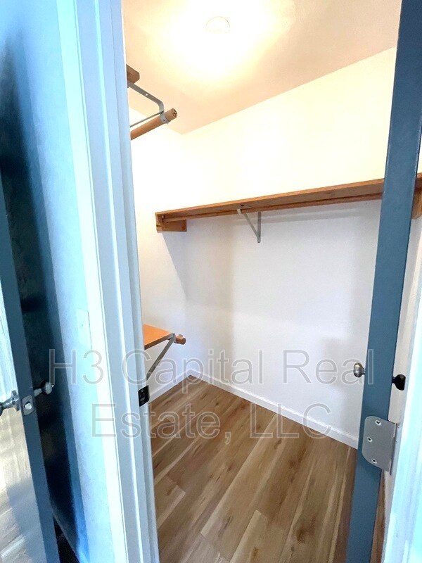 Building Photo - 130 Brookview Dr