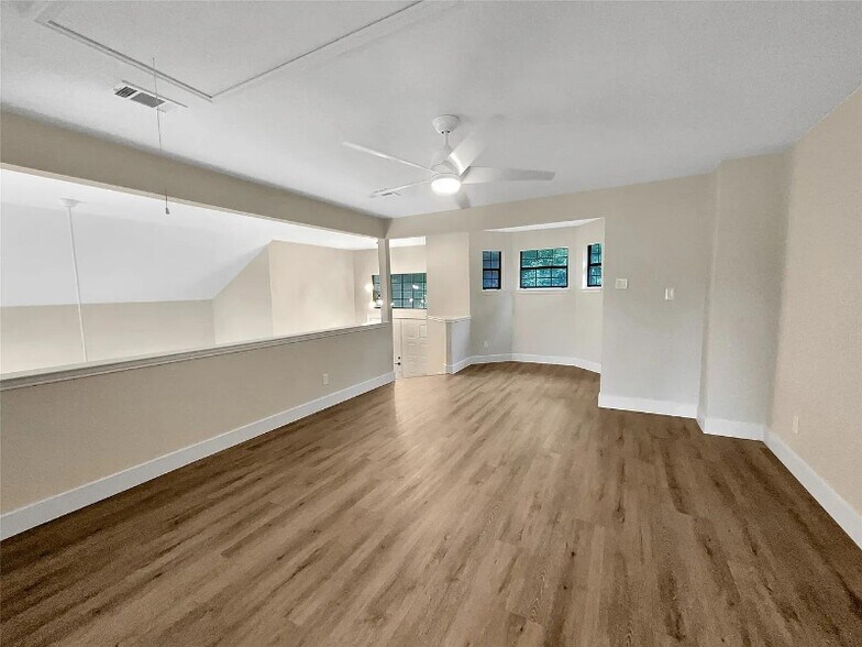 Building Photo - 811 Fawn Valley Dr