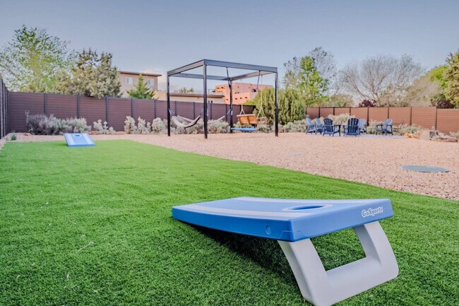 Building Photo - 736 W Rider Dr