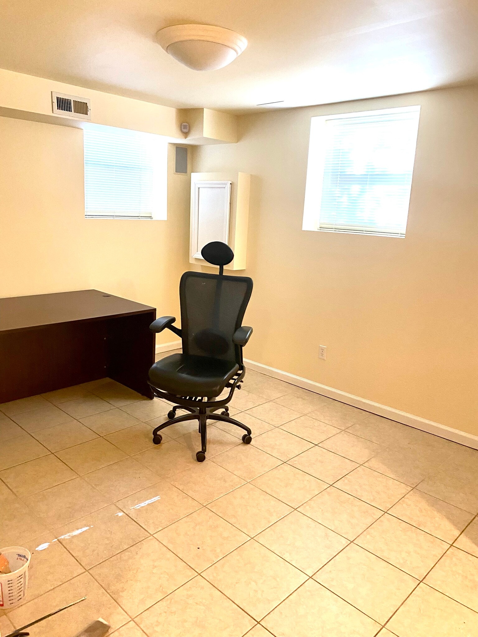 Building Photo - 5785 Kingsbury Pl