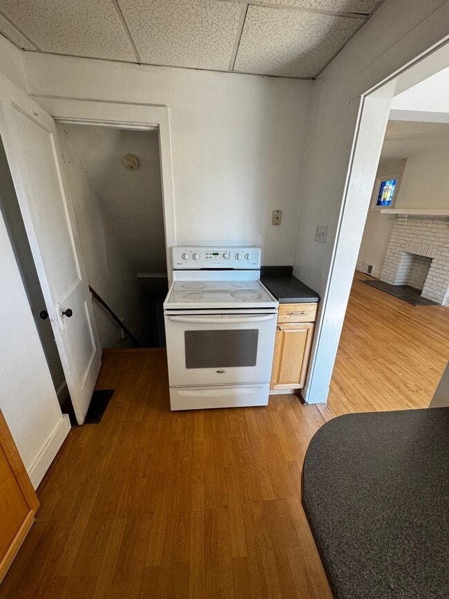 Building Photo - South Oakland Two Bedroom!