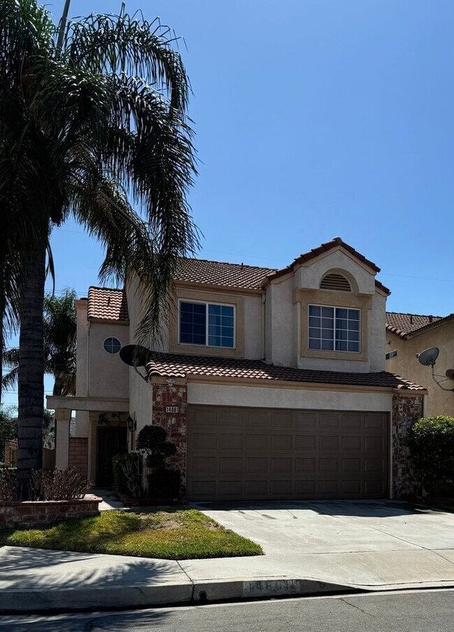 Building Photo - Beautiful 3 Bedroom House in Private Fontana Area CA 92337