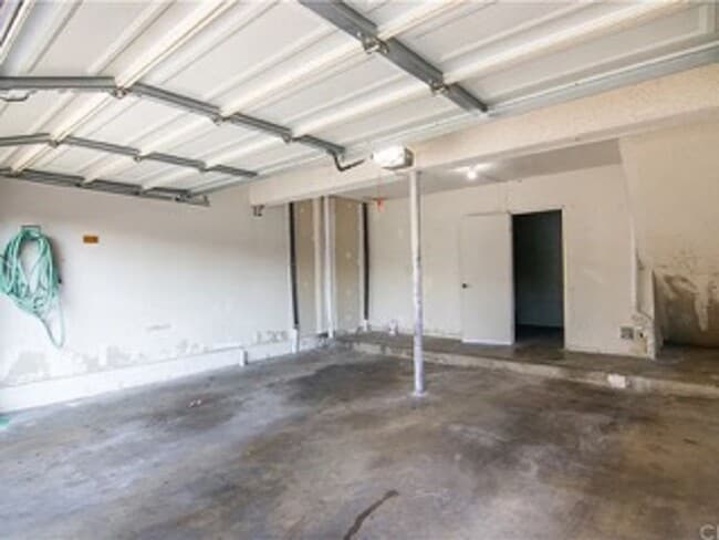 Building Photo - 764 N Glendora Ave