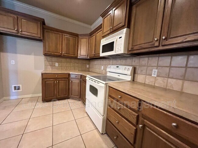 Building Photo - 509 SW 124th Pl