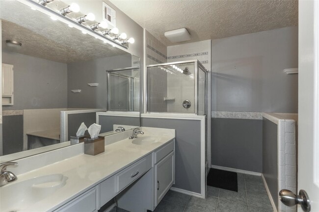 Building Photo - 16410 Salinas Ln