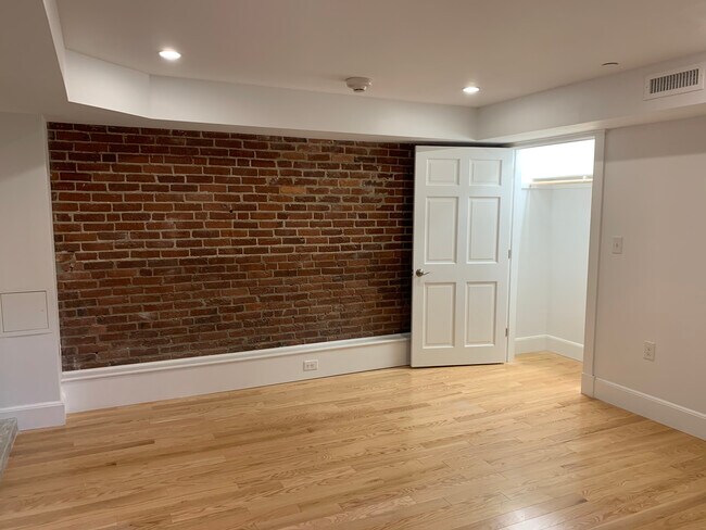 Building Photo - 52 Sanborn St
