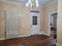 Building Photo - 1121 Elm St