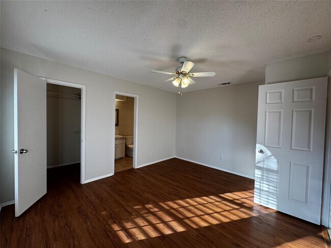 Building Photo - 1006 Warrington Dr