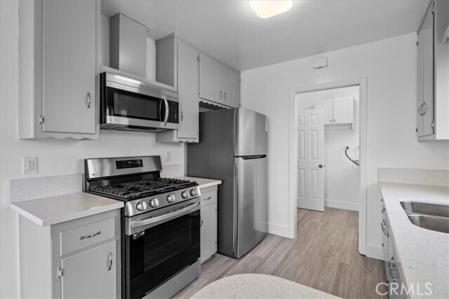 Building Photo - 853 W 23rd St