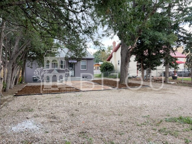 Building Photo - Located Close to Memorial Park!