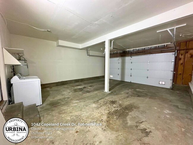 Building Photo - Charming 2-Bed, 1.5-Bath End-Unit Condo in...