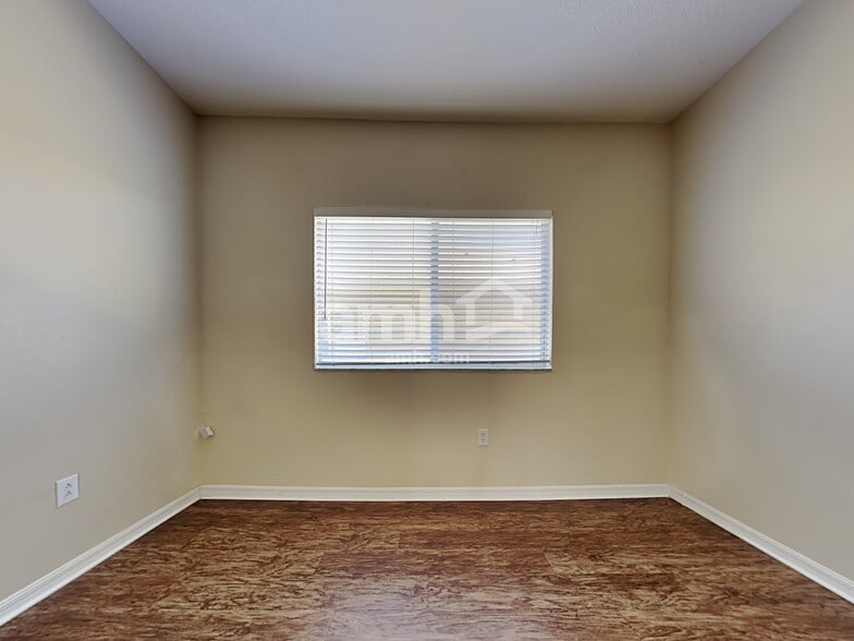 Building Photo - 10910 Lakeside Vista Dr