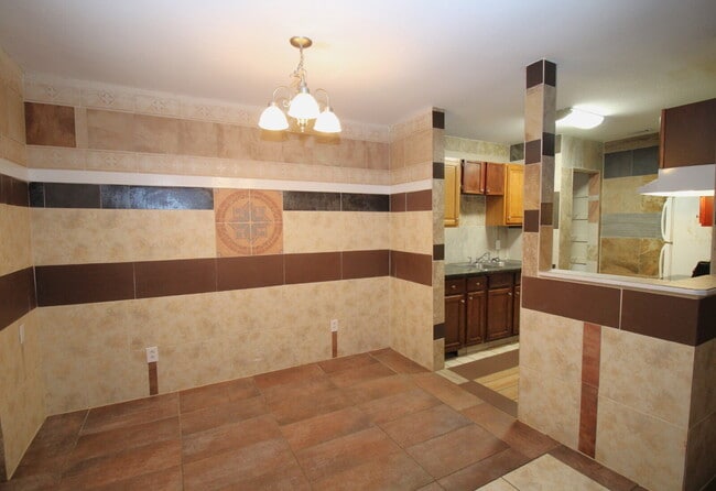 Building Photo - North Pensacola 2-Bed, 1-Bath Quadplex – Pet-Friendly, Available 1/6