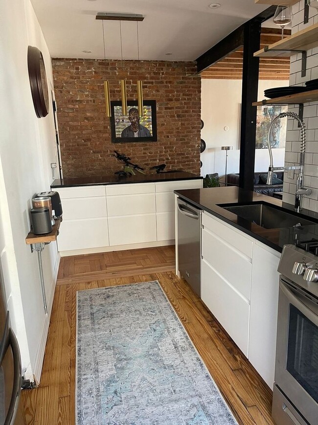 Building Photo - 675 Walton Ave