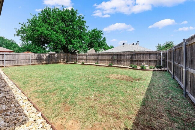 Building Photo - Two reasons to stop scrolling: the schools and the bathrooms. 3/2/2 Home in Putnam City Northaven...