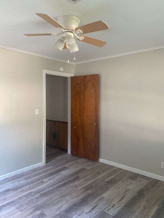 Building Photo - 2225 S Osage Ave