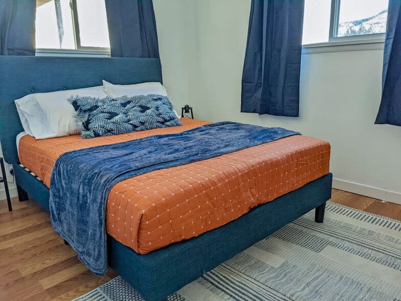 Building Photo - 170 E 100 N