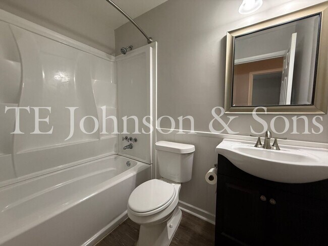 Building Photo - Modern Comfort with a Fenced Yard in Winston-Salem