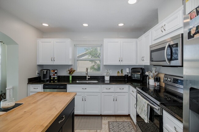 Building Photo - 7334 Bent Oak Dr