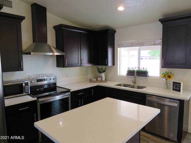 Building Photo - 2156 E Jerome Ave